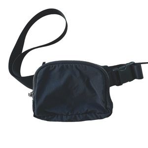 BLACK BELT CROSSBODY BAG
